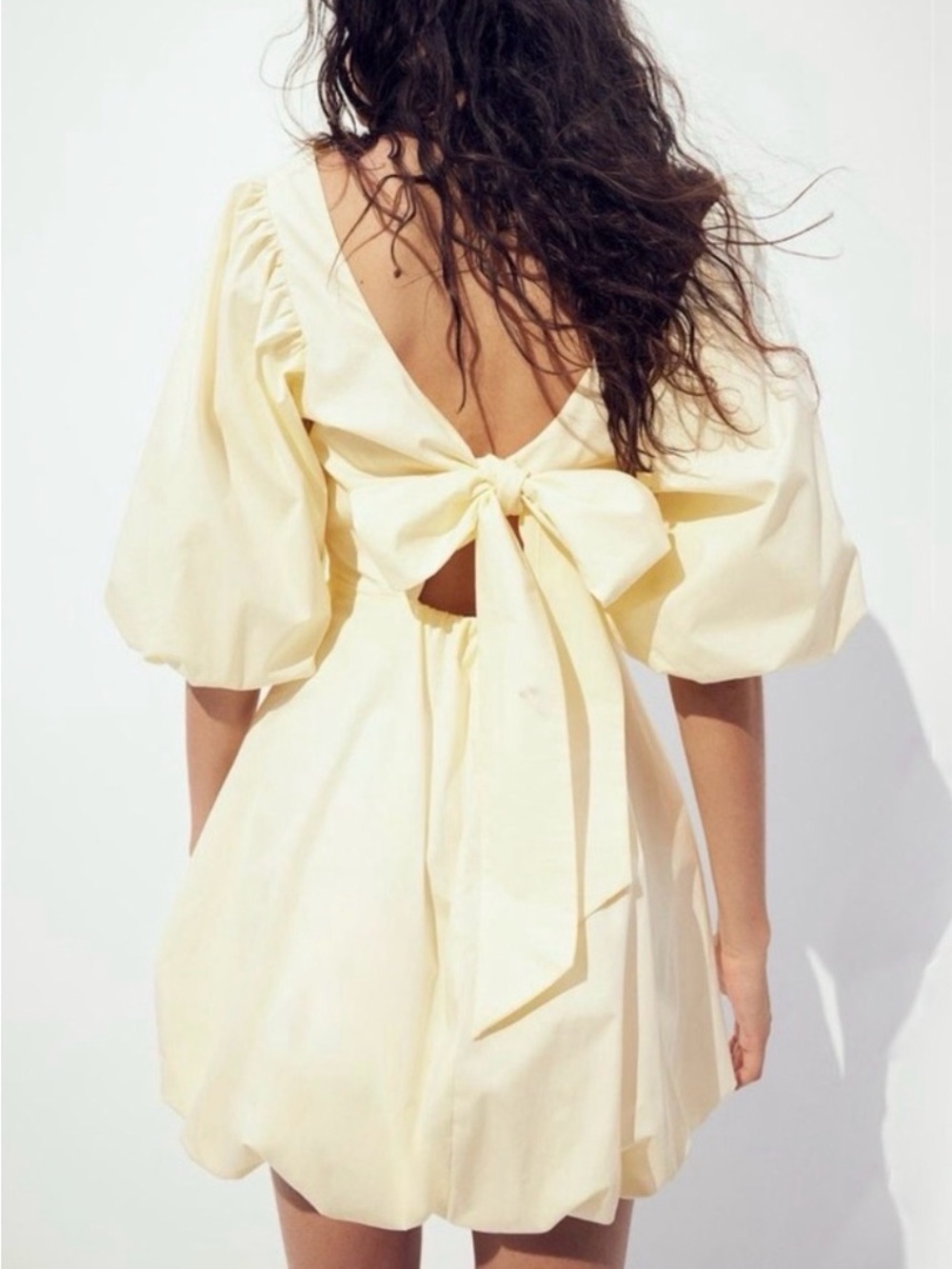 NWT H&M Tie-back puffy dress
Colour- Pale yellow